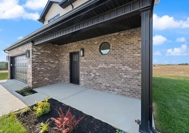 Photo 3 of Single family home for sale at 220 Stillwater Dr, Berea, KY 40403 | MLS# 26022957 | Listing updated on 2026-10-23
