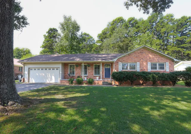 Photo 1 of Sale Pending at 211 Springwell Ln, Paducah, KY 42001 | MLS# 26024433 | Listing updated on 2026-09-11