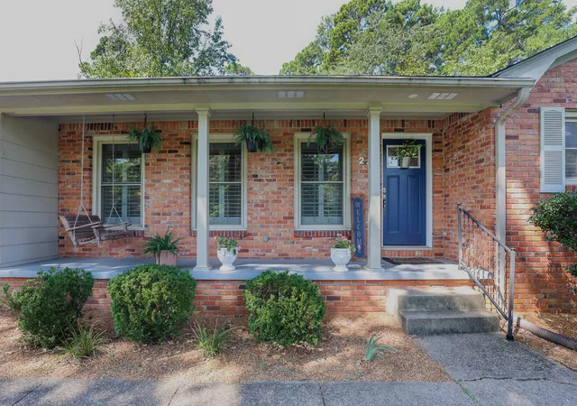 Photo 3 of Sale Pending at 211 Springwell Ln, Paducah, KY 42001 | MLS# 26024433 | Listing updated on 2026-09-11
