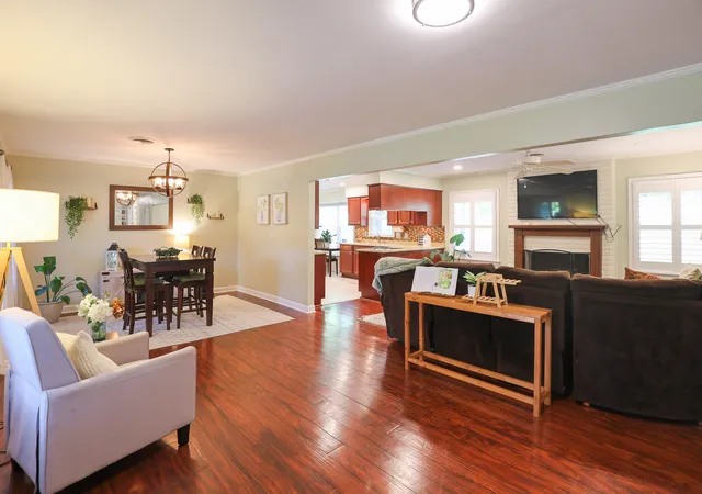 Photo 4 of Sale Pending at 211 Springwell Ln, Paducah, KY 42001 | MLS# 26024433 | Listing updated on 2026-09-11