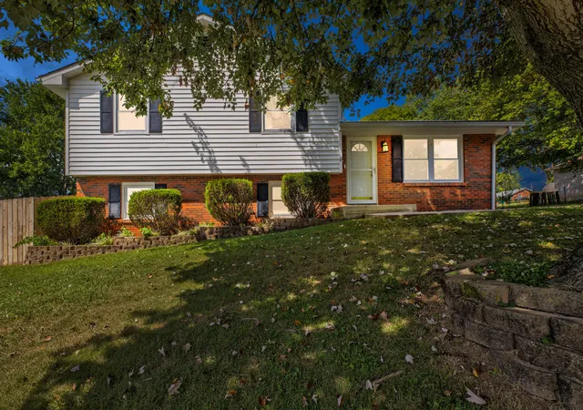 Photo 1 of Sale Pending at 1511 Diane Ct, Mt Sterling, KY 40353 | MLS# 26023207 | Listing updated on 2026-10-13