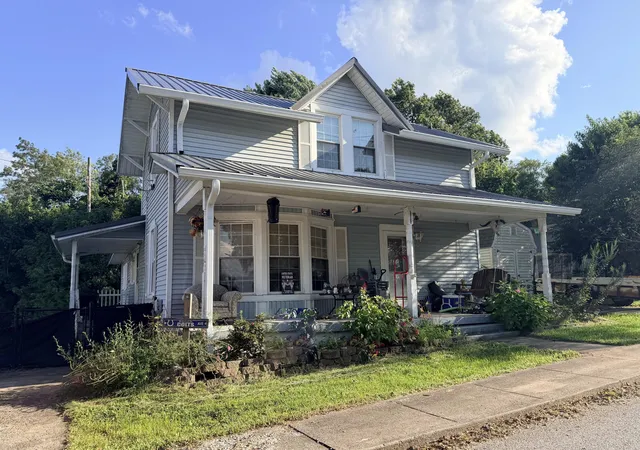 Photo 1 of Single family home for sale at 214 Cunningham St, Sadieville, KY 40370 | MLS# 26024207 | Listing updated on 2026-09-04