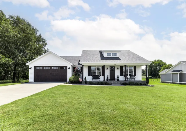 Photo 1 of Sale Pending at 220 John Purdom Dr, Murray, KY 42071 | MLS# 26025663 | Listing updated on 2026-10-10