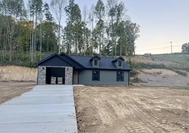 Photo 2 of Single family home for sale at 255 Malibu Dr, Corbin, KY 40701 | MLS# 26023095 | Listing updated on 2026-10-19