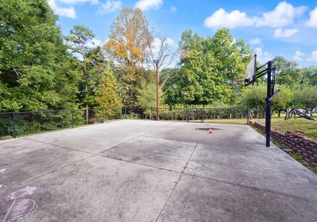 Photo 3 of Single family home for sale at 484 Woods Edge Dr, London, KY 40741 | MLS# 26023956 | Listing updated on 2026-09-18