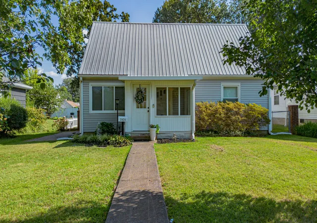 Single family home for sale at 2424 Madison St, Paducah, KY 42001 | MLS# 26026024