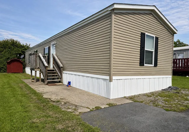 Photo 1 of Single family home for sale at 240 Crestview, Flemingsburg, KY 41041 | MLS# 26024254 | Listing updated on 2026-09-03