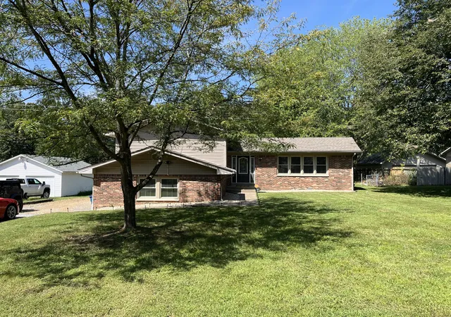 Photo 1 of Single family home for sale at 6740 Greenfield Dr, Paducah, KY 42003 | MLS# 26023362 | Listing updated on 2026-09-03