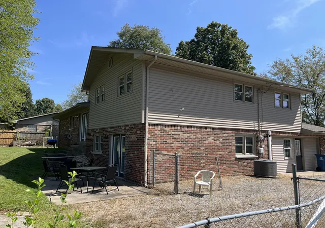 Photo 4 of Sale Pending at 6740 Greenfield Dr, Paducah, KY 42003 | MLS# 26023362 | Listing updated on 2026-10-15