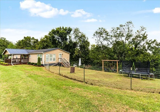 Photo 3 of Single family home for sale at 137 Pam Dr, Lancaster, KY 40444 | MLS# 26023271 | Listing updated on 2026-09-11