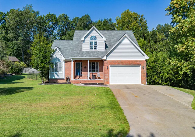 Single family home for sale at 4401 Westchester Ln, Paducah, KY 42003 | MLS# 26025549