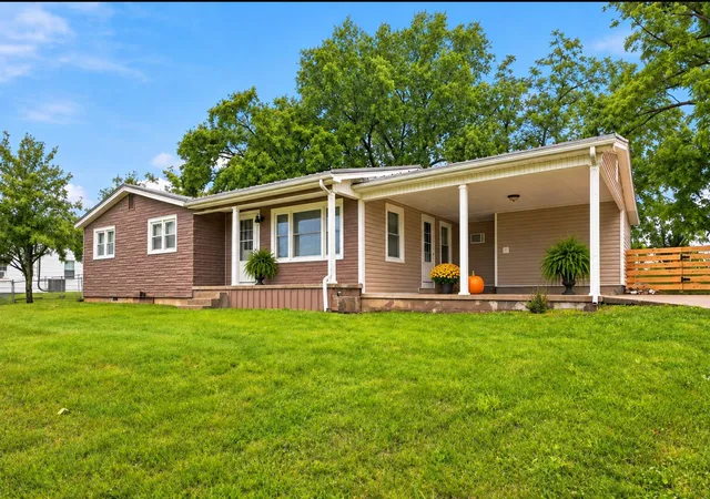 Photo 1 of Single family home for sale at 198 Hilltop Dr, Winchester, KY 40391 | MLS# 26023223 | Listing updated on 2026-10-14