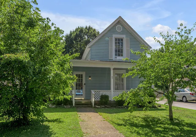 Photo 1 of Single family home for sale at 237 W Higgins St, Midway, KY 40347 | MLS# 26023757 | Listing updated on 2026-09-14