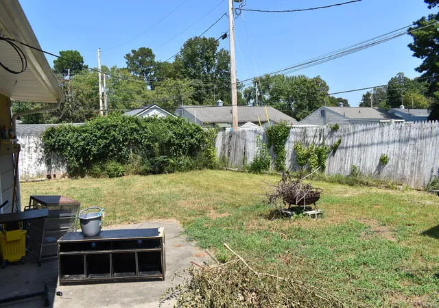 Photo 3 of Sale Pending at 2810 Alabama St, Paducah, KY 42003 | MLS# 26024650 | Listing updated on 2026-09-12