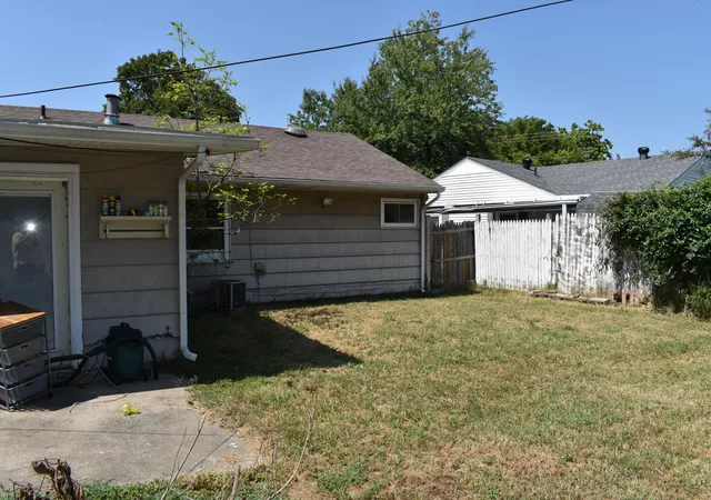 Photo 3 of Sale Pending at 2810 Alabama St, Paducah, KY 42003 | MLS# 26024650 | Listing updated on 2026-10-24