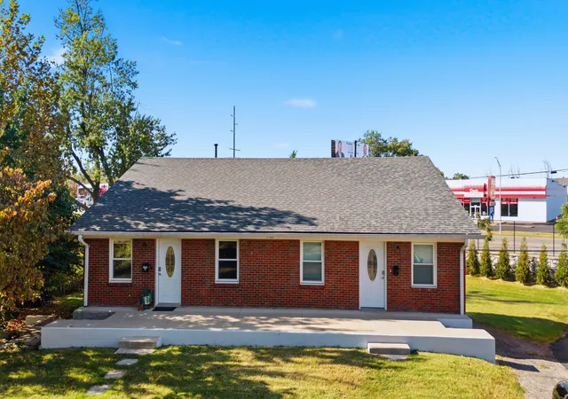 Photo 1 of Sale Pending at 1999 Fair Oaks Dr, Lexington, KY 40504 | MLS# 26027803 | Listing updated on 2026-10-19