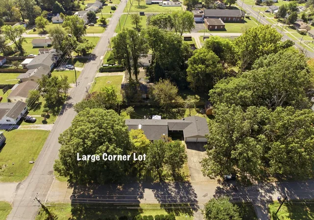 Photo 4 of Single family home for sale at 2701 Goodman St, Paducah, KY 42003 | MLS# 26028958 | Listing updated on 2026-10-21