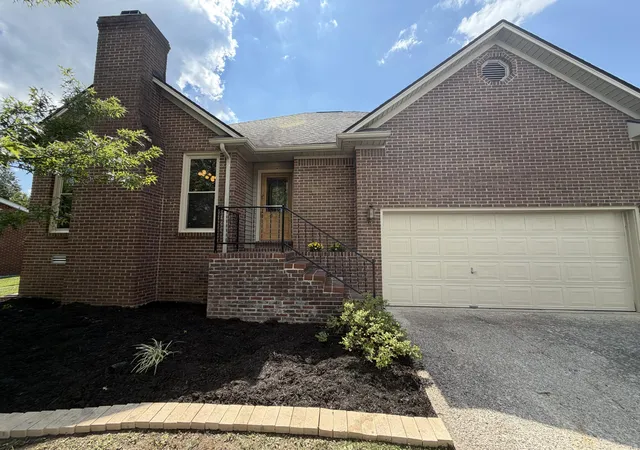 Photo 1 of Single family home for sale at 420 Calmes Blvd, Winchester, KY 40391 | MLS# 26024212 | Listing updated on 2026-09-03