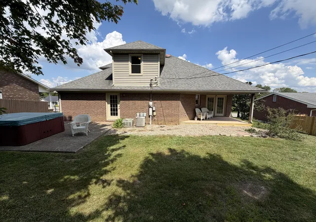 Photo 2 of Single family home for sale at 420 Calmes Blvd, Winchester, KY 40391 | MLS# 26024212 | Listing updated on 2026-09-03