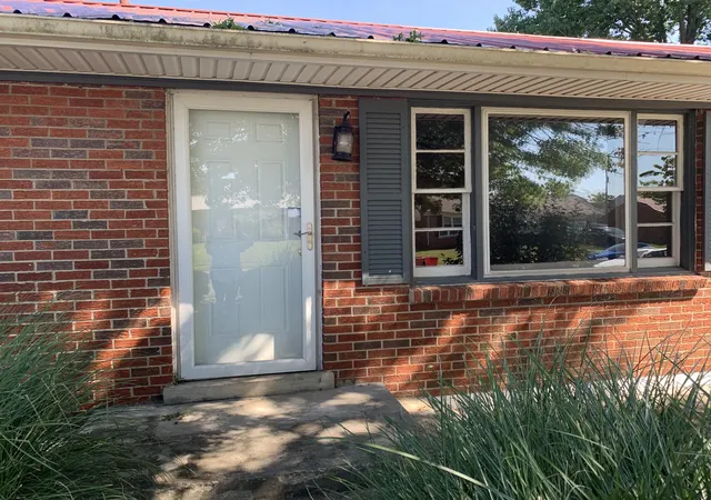 Photo 2 of Sale Pending at 415 Nottaway Dr, Nicholasville, KY 40356 | MLS# 26024128 | Listing updated on 2026-09-16
