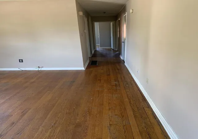 Photo 3 of Sale Pending at 415 Nottaway Dr, Nicholasville, KY 40356 | MLS# 26024128 | Listing updated on 2026-09-16