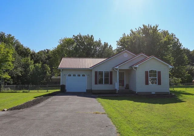 Photo 2 of Sale Pending at 734 Vicksburg Est Rd, Benton, KY 42025 | MLS# 26024146 | Listing updated on 2026-09-11