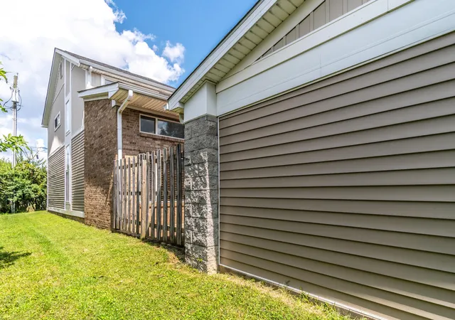 Photo 3 of Townhouse for sale at 933 Mcclanahan Ln, Lexington, KY 40509 | MLS# 26023894 | Listing updated on 2026-09-15