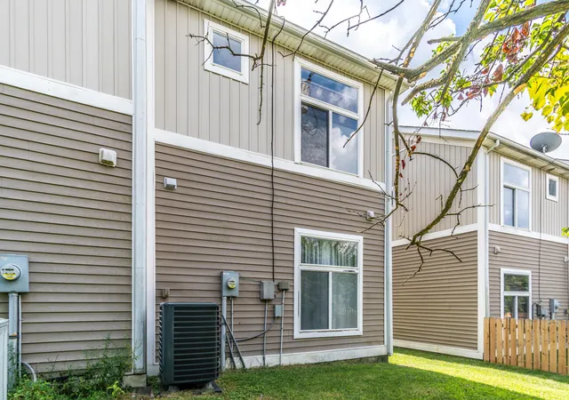 Photo 4 of Townhouse for sale at 933 Mcclanahan Ln, Lexington, KY 40509 | MLS# 26023894 | Listing updated on 2026-09-15