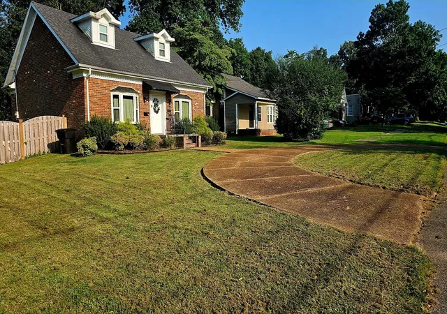 Photo 2 of Single family home for sale at 516 S 3rd St, Mayfield, KY 42066 | MLS# 26023573 | Listing updated on 2026-09-14