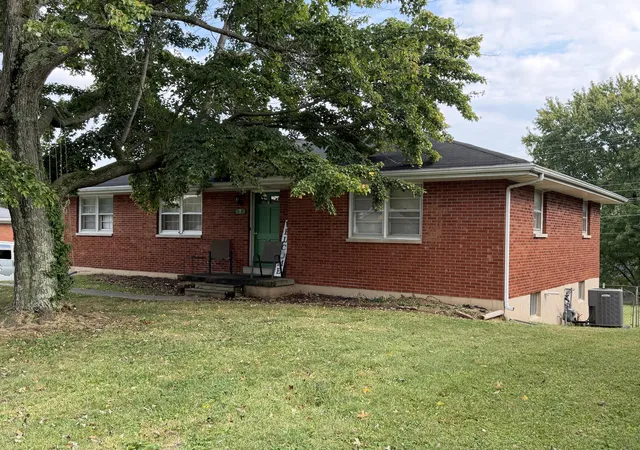 Photo 2 of Single family home for sale at 170 Madison Ave, Danville, KY 40422 | MLS# 26024467 | Listing updated on 2026-09-11