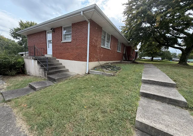 Photo 3 of Single family home for sale at 170 Madison Ave, Danville, KY 40422 | MLS# 26024467 | Listing updated on 2026-09-11