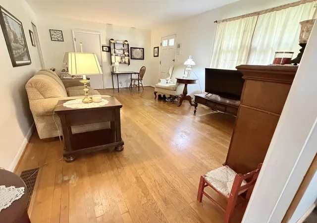 Photo 4 of Single family home for sale at 170 Madison Ave, Danville, KY 40422 | MLS# 26024467 | Listing updated on 2026-09-11