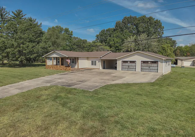 Photo 3 of Sale Pending at 9800 Us Hwy 62, Calvert City, KY 42029 | MLS# 26024776 | Listing updated on 2026-09-22