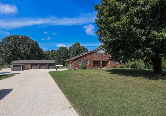 Photo 2 of Single family home for sale at 390 Windy Hills Cir, Calvert City, KY 42029 | MLS# 26024779 | Listing updated on 2026-10-06