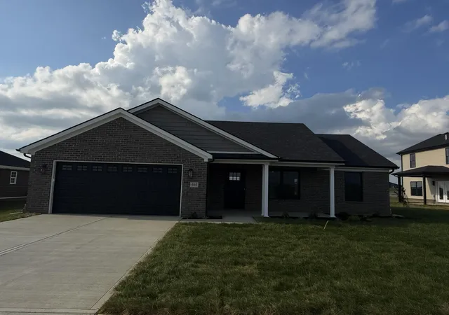 Photo 1 of Single family home for sale at 416 Lands End Dr Dr, Berea, KY 40403 | MLS# 26023600 | Listing updated on 2026-10-23