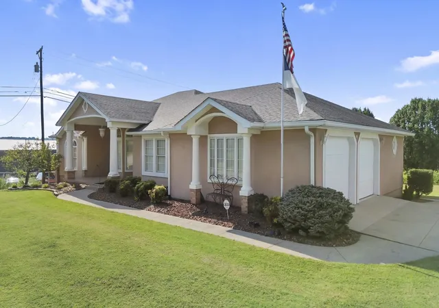 Photo 1 of Single family home for sale at 17 Windy Hills Dr, Somerset, KY 42501 | MLS# 26024209 | Listing updated on 2026-09-28