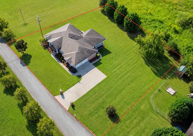 Photo 2 of Single family home for sale at 17 Windy Hills Dr, Somerset, KY 42501 | MLS# 26024209 | Listing updated on 2026-09-28
