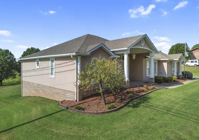 Photo 4 of Single family home for sale at 17 Windy Hills Dr, Somerset, KY 42501 | MLS# 26024209 | Listing updated on 2026-09-28
