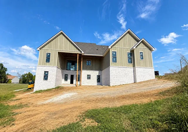 Photo 3 of Single family home for sale at 2012 West Ct, Richmond, KY 40475 | MLS# 26024331 | Listing updated on 2026-10-05