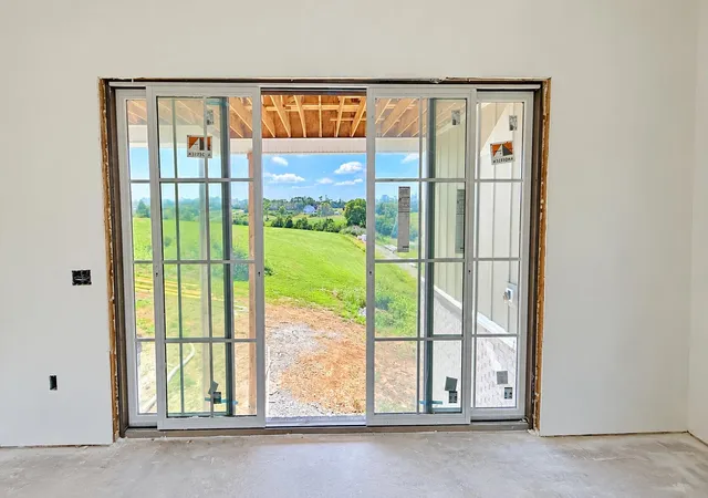 Photo 4 of Single family home for sale at 2012 West Ct, Richmond, KY 40475 | MLS# 26024331 | Listing updated on 2026-10-10