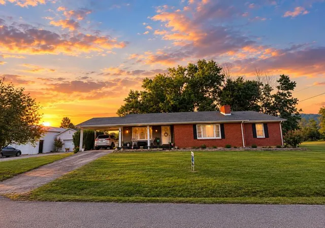 Photo 1 of Single family home for sale at 118 Greenway Rd, Stanton, KY 40380 | MLS# 26024684 | Listing updated on 2026-09-12