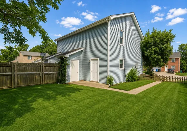 Listing Photo 2 - Condo for sale in building located at 121 Lakeview Dr, Nicholasville, KY 40356
