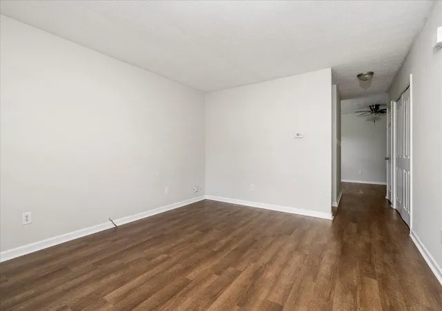 Listing Photo 4 - Condo for sale in building located at 121 Lakeview Dr, Nicholasville, KY 40356