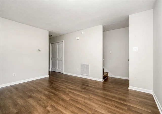 Listing Photo 5 - Condo for sale in building located at 121 Lakeview Dr, Nicholasville, KY 40356