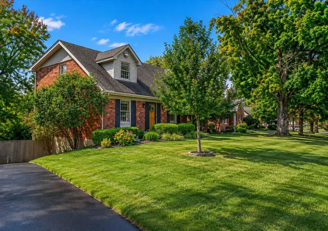 Photo 2 of Single family home for sale at 328 Leawood Dr, Lexington, KY 40502 | MLS# 26023707 | Listing updated on 2026-10-22