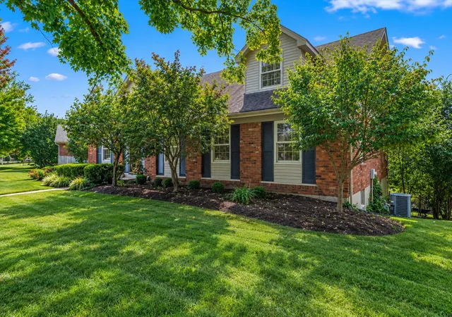 Photo 3 of Single family home for sale at 328 Leawood Dr, Lexington, KY 40502 | MLS# 26023707 | Listing updated on 2026-10-22