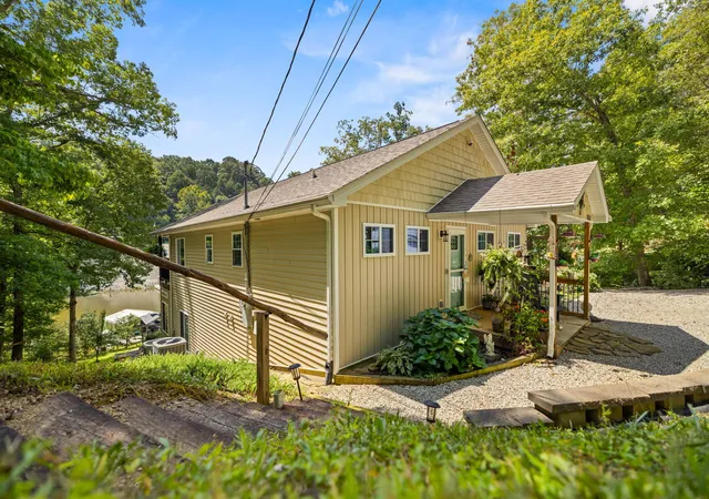 Photo 2 of Single family home for sale at 1647 Fishermans Cvs Rd, London, KY 40741 | MLS# 26023932 | Listing updated on 2026-09-09