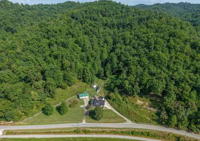 Photo 2 of Single family home for sale at 1173 Gun Crk Rd, Salyersville, KY 41465 | MLS# 26028648 | Listing updated on 2026-10-16