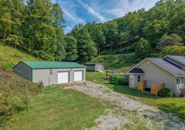 Photo 3 of Single family home for sale at 1173 Gun Crk Rd, Salyersville, KY 41465 | MLS# 26028648 | Listing updated on 2026-10-16