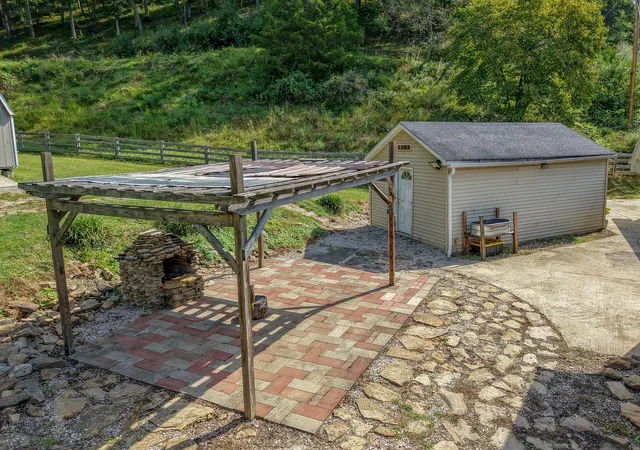 Photo 4 of Single family home for sale at 1173 Gun Crk Rd, Salyersville, KY 41465 | MLS# 26028648 | Listing updated on 2026-10-16